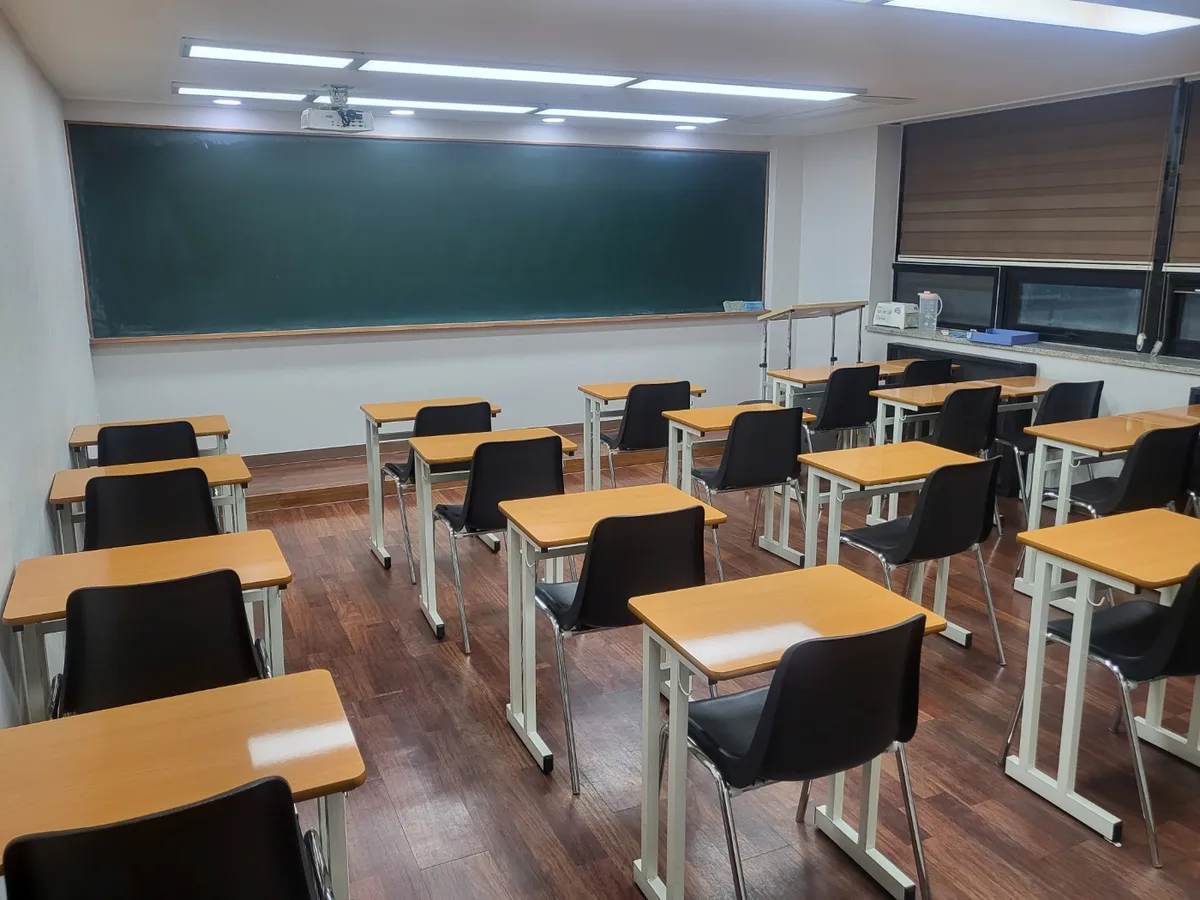 옥천군 동이면 스터디룸 미팅룸 장비 주변 정밀 위생청소 사례 - 행진크린