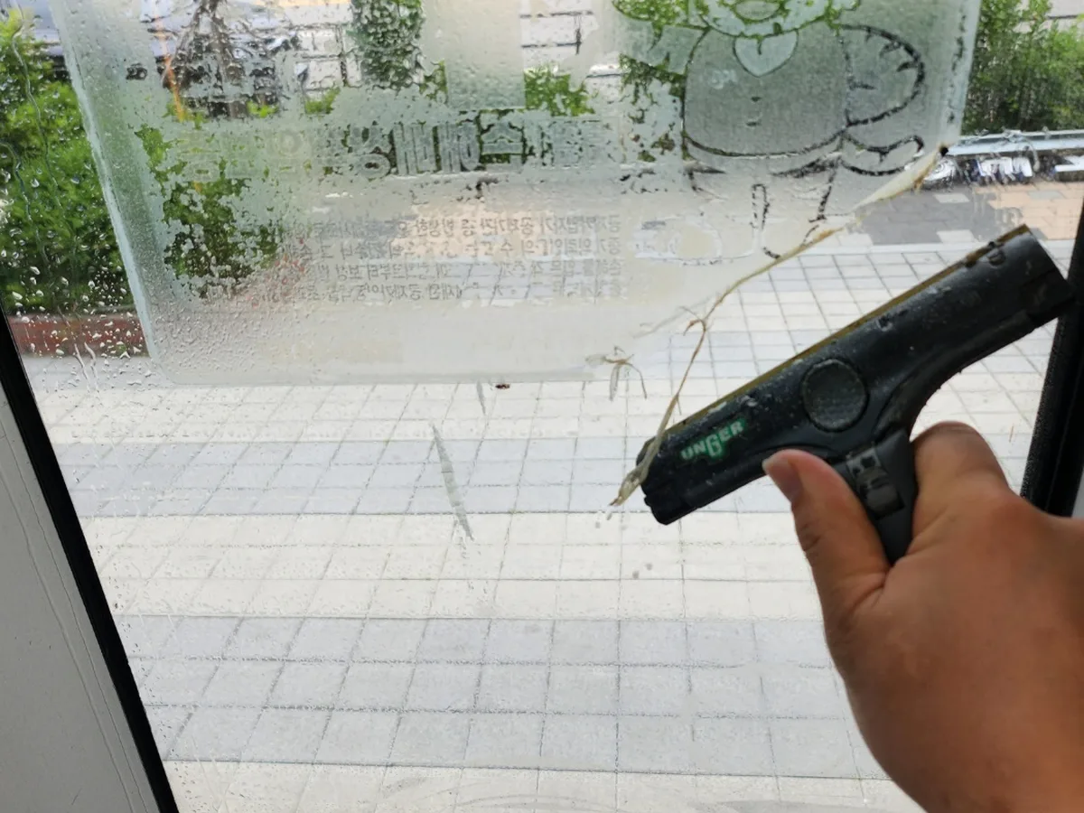 괴산군 사리면 사무실 블라인드 쇼윈도 위생청소 사례 - 행진크린