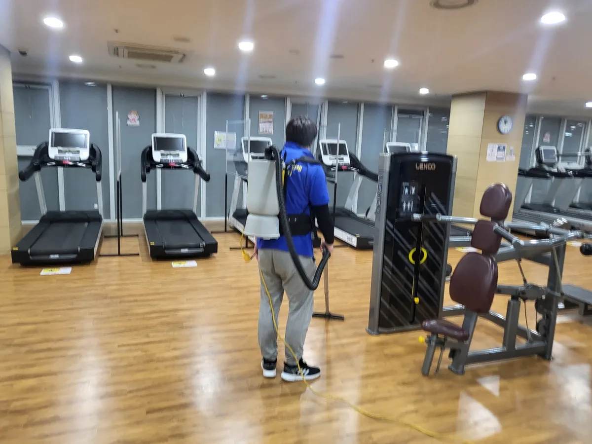 옥천군 동이면 헬스장 샤워실 장비 주변 정밀 위생청소 사례 - 행진크린