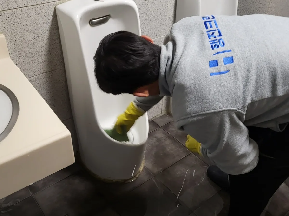 옥천군 청산면 스터디카페 화장실 세면대 살균 위생청소 사례 - 행진크린